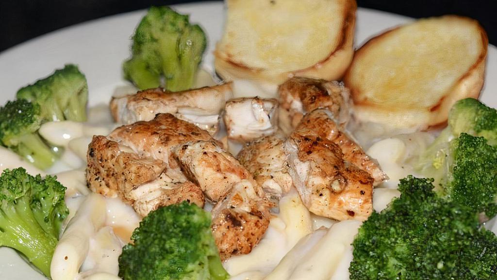 Grilled Chicken Broccoli Alfredo · Traditional or pink sauce. Pasta is Penne and served with garlic bread.