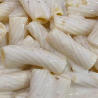 Penne Pasta With Alfredo Sauce · 