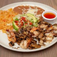 Camarones Mojo De Ajo · Shrimp sautéed with mushrooms in butter, garlic, rice and spices.