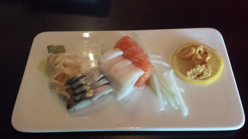 Sashimi Lunch · Chef's choice of six pieces of sashimi and California roll
