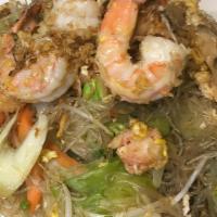 Woonsen · Cellophane noodles stir fry with shrimp, chicken, egg and mixed vegetables, topped with frie...