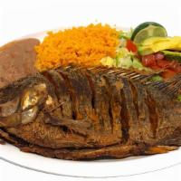 Mojarra Frita · Fried mojarra.