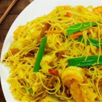 Singapore Chow Mei Fun (Qt.)新加坡炒米粉 · Rice Noodles with chicken,pork,shrimp Hot & spicy.