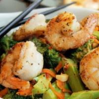 Combination Seafood Platter · Shrimp, scallop, crab meat and vegetable.