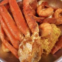 Lunch Deluxe (E) · 0.5 lb snow crab legs, 0.5 lb shrimp (no head), 0.5 lb sausage, corn, potato & egg