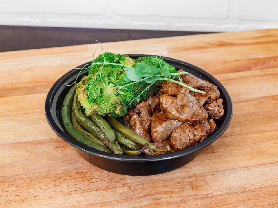Munch Steak Bowl · Pan-seared tenderloin tips with teriyaki sauce, served over Jasmine rice, with broccoli, and green beans. . Estimated Macros per Bowl. Cal: 374 | Carb: 50g | Fat: 11g | Protein: 38g