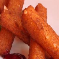 Manchego Frito Con Frambuesa · Fried Manchego with raspberry