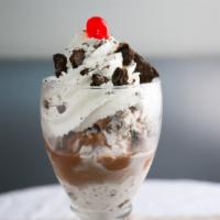  Sundae Kit (Serves Up To 4) · Serves up to 4 people. Choose 1 quart of ice cream, 1 wet topping, and 1 dry topping. Whippe...