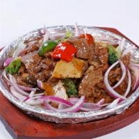 Lamb With Black Pepper On Sizzling Plate · Bell Pepper, Broccoli, Snow Pea, Onion, Butter, Black Pepper