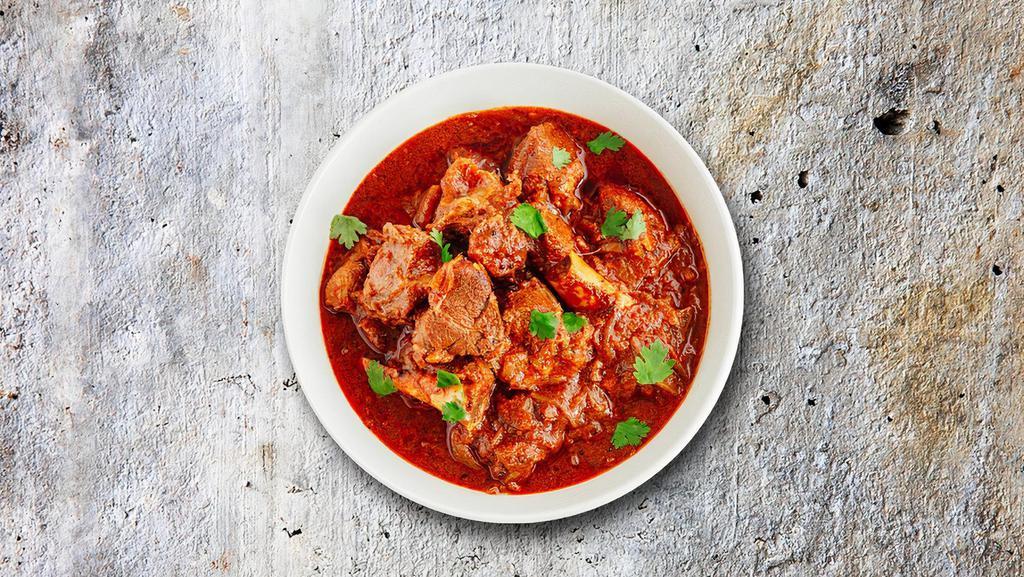Capital Lamb Curry · Pieces of lamb sauteed with fresh garlic, ginger, and tomatoes.