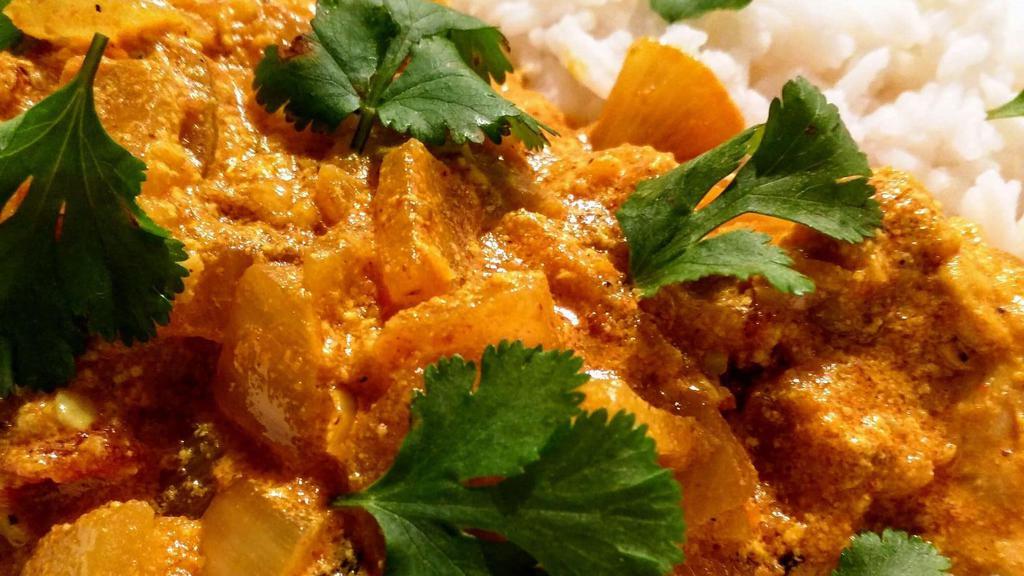 Capital Chicken Curry · Boneless chunks of chicken sauteed with fresh garlic, ginger, and tomatoes.