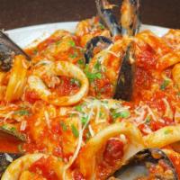 Frutti Di Mare · shrimp, sea scallops, calamari, haddock & mussels in a marinara sauce over linguini