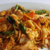 Drunken Noodle · Spicy. Large flat noodle, assorted vegetables, basil, stir fried in spicy garlic sauce.