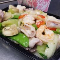 海鮮 大會 / Seafood Delight · Shrimp, crab meat, scallops and calamari mixed vegetables cooked in our special house sauce.