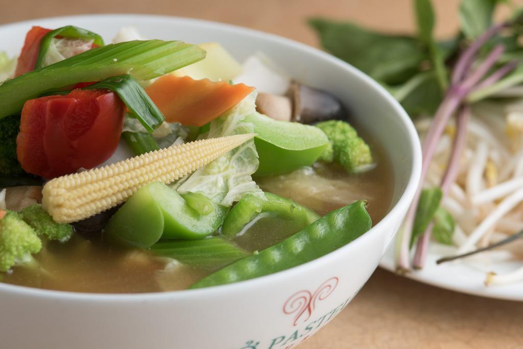 Phỏ Chay · Vegetable and tofu noodle soup (low fat).