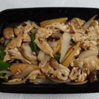 Pepper · Sliced	chicken or	beef sautéed with bell peppers,	onions, baby corns, mushrooms, and scallio...