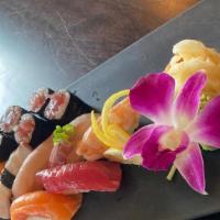 Sushi Regular · tuna maki(1 roll) and salmon (2), tuna(1), shrimp(1), octopus(1), white fish(1), and yellowt...