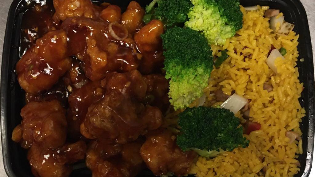  General Tso'S Chicken · Crispy chunks of chicken with broccoli in chef's special sauce.