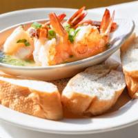 Camarones La Lomita · Large shrimp sautéed with fresh garlic butter sauce and white wine, served with French bread.