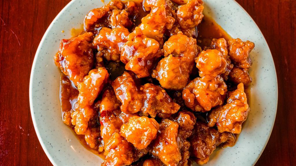 General Tso'S Chicken · Spicy. Battered deep-fried chunks of chicken stirred-fried in a hot and spicy sweet tomato flavor sauce.