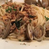 Linguine With Clams · Sauteed in EVOO & garlic