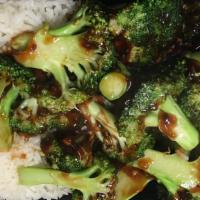 Broccoli With Garlic Sauce · 
