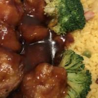 General Tso'S Chicken Combination Platter · Hot and spicy. Served with roast pork fried and an egg roll.