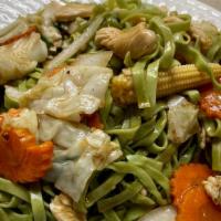 Chatta Box Chow Mein · Spinach noodles, cabbage, carrots, baby corns, onions, and scallions