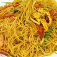 (Hot) Singapore Rice Noodle · Stir-fried curry rice noodles with chicken, shrimp, Roast Pork and vegetables.