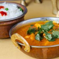 Murg Goan Curry · Chicken breast cooked with fresh coconut, onion and tomato sauce in light cream.
