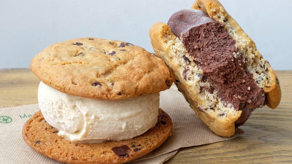 Pack Of 4 Ice Cream Cookie Sandwiches · 4 ice cream cookie sandwiches. Mixed.
Gluten free. Contains soy, coconut