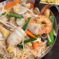 Penang Seafood Rice Noodle · Spicy. Spicy. Stir-fried rice noodles with squids, shrimp, scallop, egg and vegetables, with...