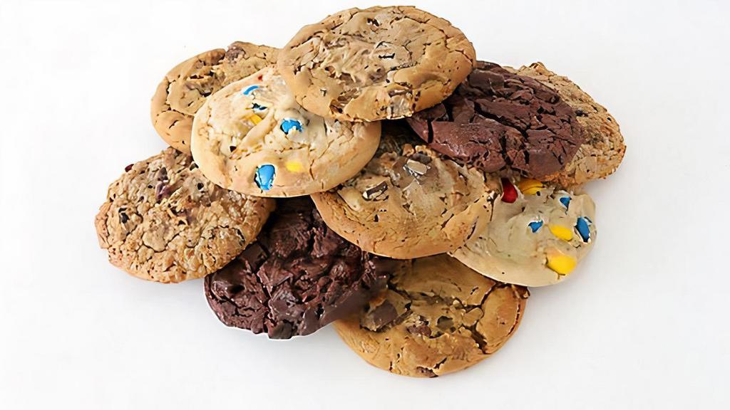 Giant Cookie · Iced Pumpkin, Ginger Molasses, Chocolate Chip, Peanut Butter, White Chocolate Chip, Snickerdoodle, M&M, Monster, Chocolate White Chocolate Chip