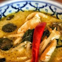 Gaeng Kiew Wan · Spicy green curry, eggplant, bamboo shoots, Thai chili, basil (Gluten Free)