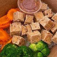 Tofu Box · Crispy	tofu, broccoli, carrot	served	on	jasmine rice served with homemade sweet chili sauce