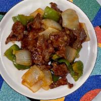 Pepper Steak 青椒牛 · Stir fried steak with vegetables and a savory sauce.