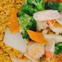 Seafood Combination Small（海鲜大会） · Lobster meat, shrimp, scallop, crab meat sautéed with fresh vegetables.