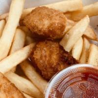 Kids Chicken Nuggets Con Papas · Chicken nuggets, French fries, and catsup.