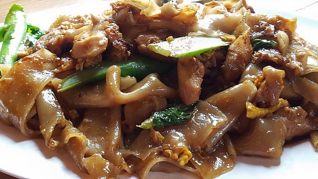 Pad Sa-Ew · Stir fried chow fun noodles prepared in sizzling wok served with egg, broccoli, carrot, onion, mushroom and house sauce.