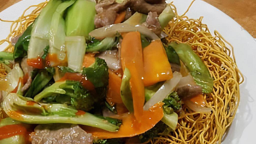 Bamee Rad Nar (Crispy Noodle) · Stir fried chow mein noodles prepared in sizzling wok served with broccoli, carrot, round onion and topped with house gravy.