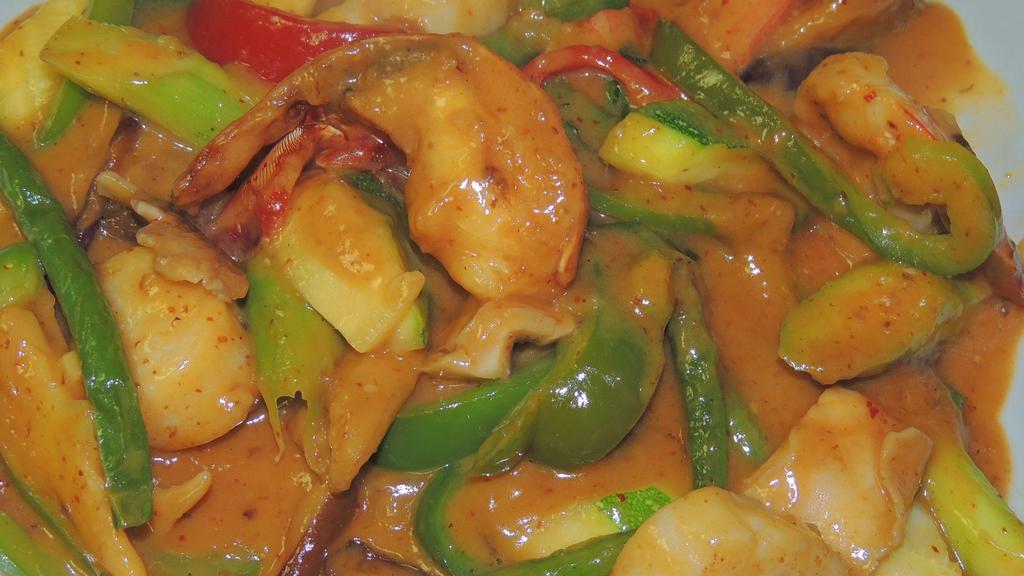 Red Curry Seafood · Spicy. A combination of jumbo shrimp, scallops, lobster and crabmeat stir-fried with asparagus, zucchini, shiitake, green and red sweet pepper in red curry sauce.