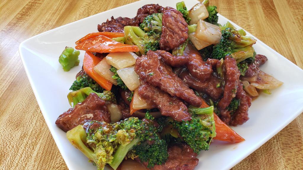 Broccoli Beef Dinner · broccoli, onion, carrot
