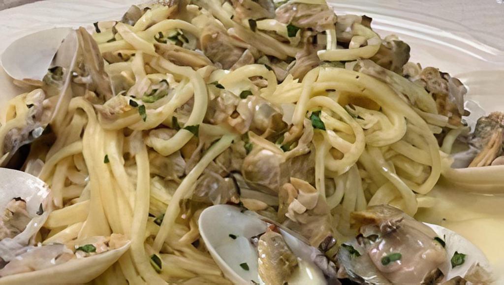Spaghetti Alla Vongole · Clams, white wine, garlic
