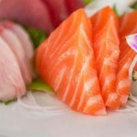 Sashimi Sampler (Chef'S Selection) · Eight pieces of assorted raw fish.