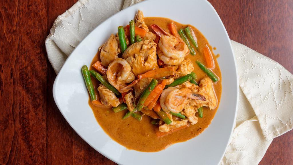 Sautéed Ginger Curry · Stir-fried combination of chicken and shrimp with ginger curry and Thai chile paste.