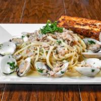 Clams With Linguini · Linguini, clams, fresh garlic, butter. Your choice of marinara or white wine sauce.