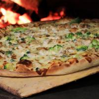 Bella Mia Pizza (Medium) · Strips of chicken breast, marinated in garlic with Alfredo sauce, broccoli florets and toppe...