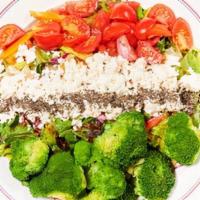 Green Line Salad (Gf) · Quinoa, Feta Cheese, Broccoli, Red Bell Peppers, Cherry Tomatoes, Carrots, Chia Seeds in a L...