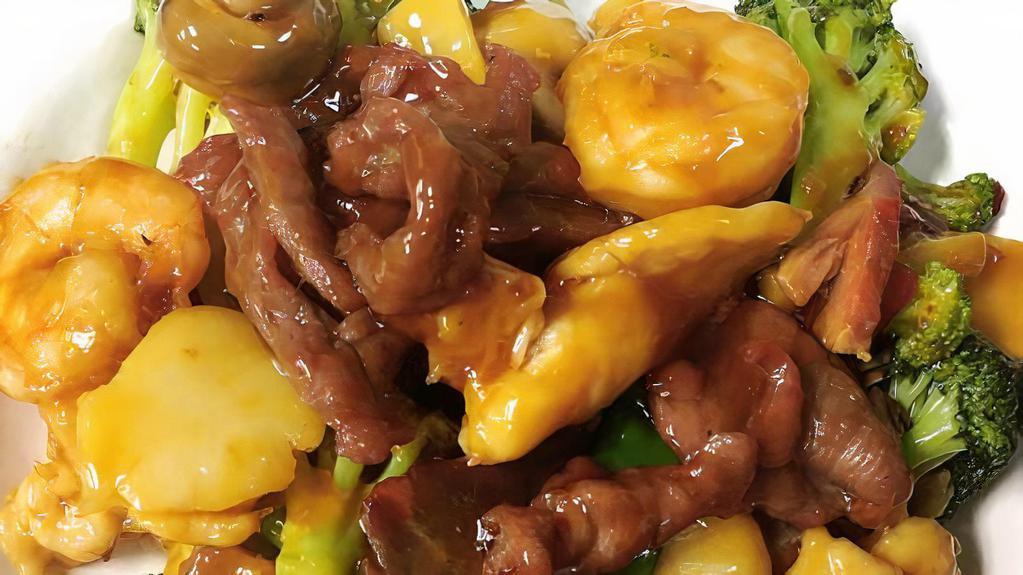 5 Treasures · Jumbo shrimp, scallop, beef, chicken, roast pork sautéed with vegetables in a brown sauce.