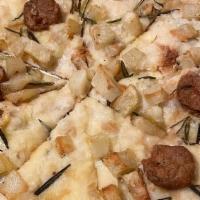 Vegan Romana · vegan mozzarella, vegan sausage, rosemary, potato